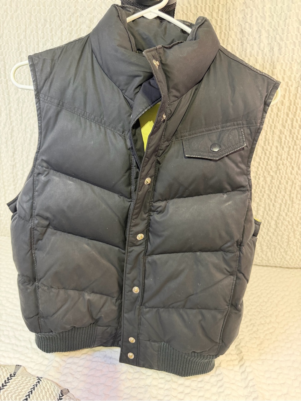 GAP Men's Black Quilted Puffer Vest with Snap Front